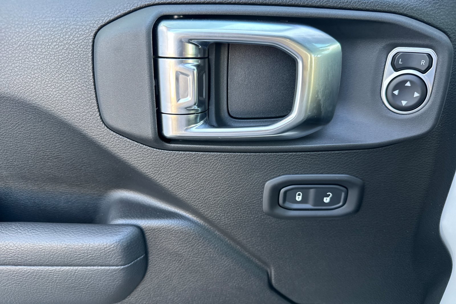 New 2026 Jeep Wrangler Unlimited Rubicon w/ Safety Group image 10