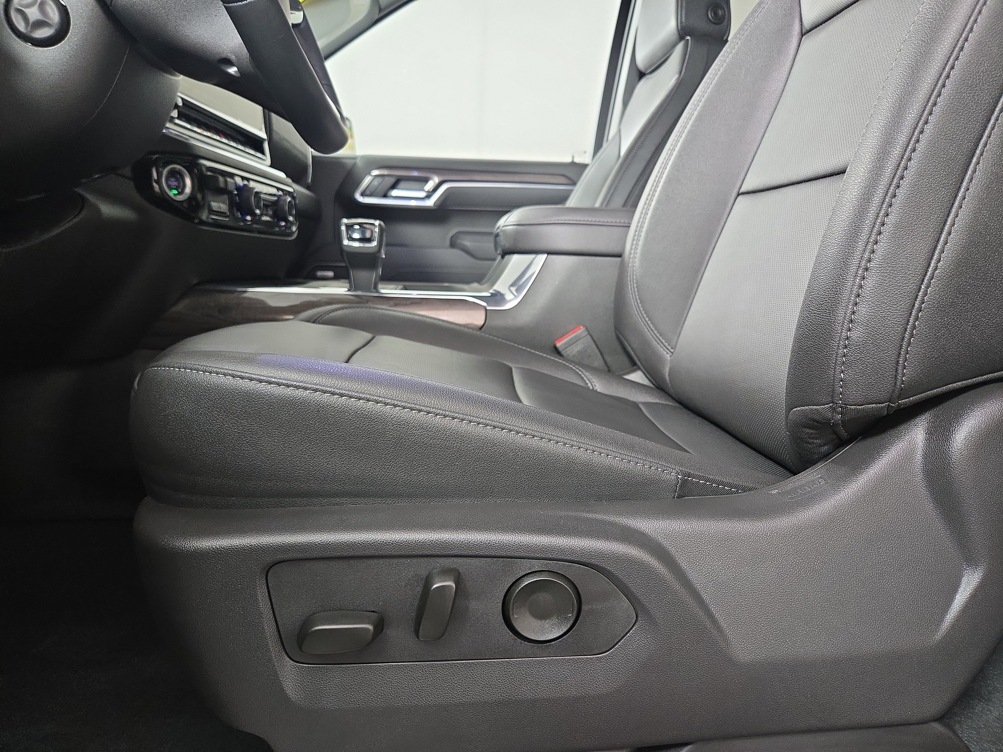 Certified 2025 Chevrolet Silverado 1500 LTZ w/ LTZ Premium Package image 31