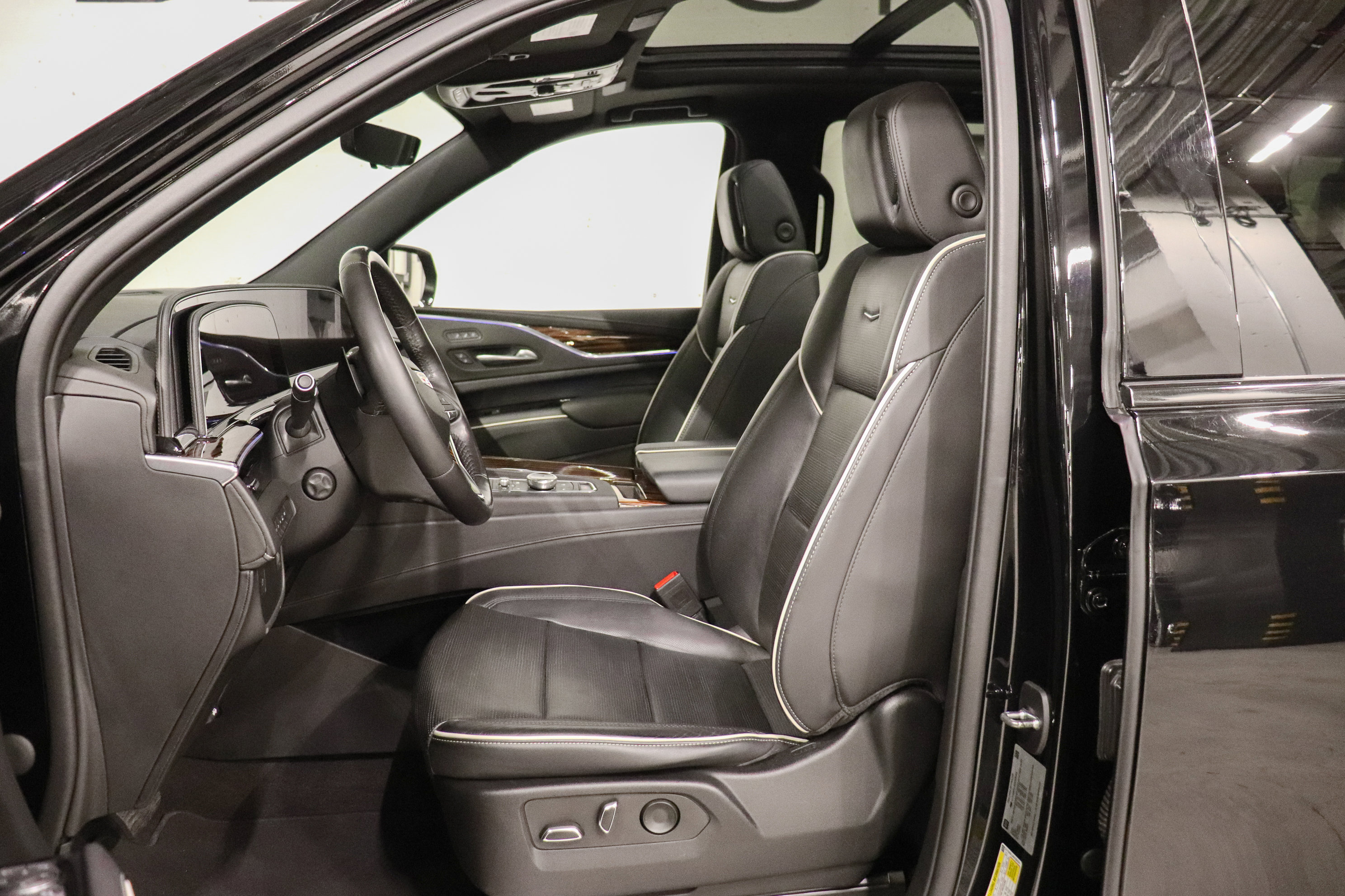 Used 2022 Cadillac Escalade Premium Luxury image 12