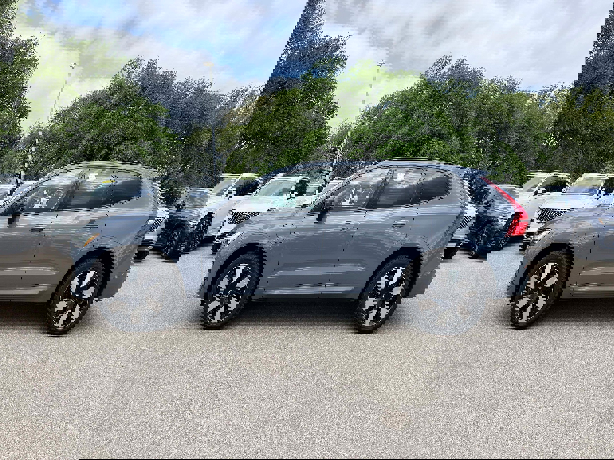 Certified 2024 Volvo XC60 T8 Ultimate w/ Climate Package image 3