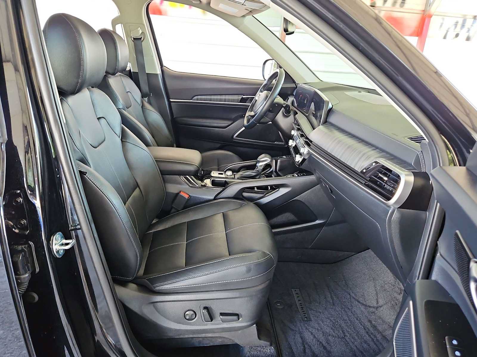 Certified 2025 Kia Telluride EX w/ EX Captain's Chair Package FWD image 20