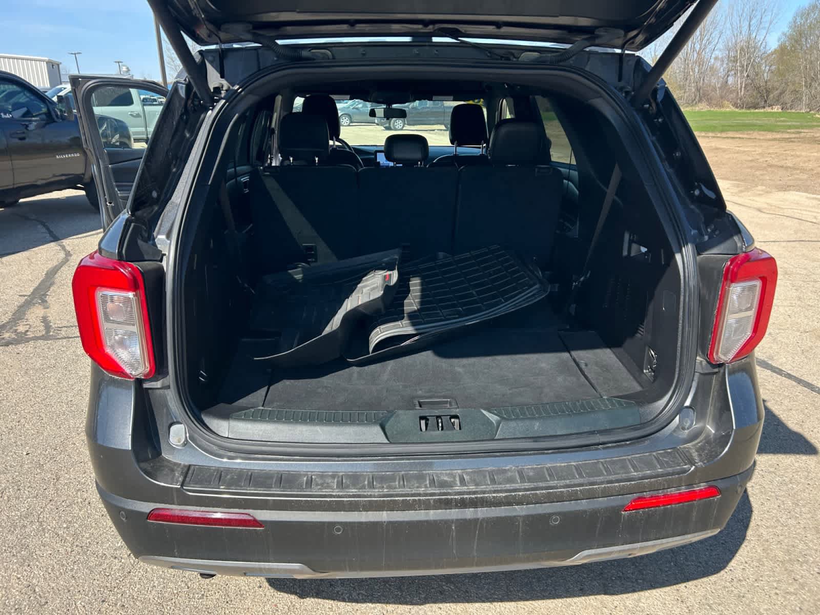Used 2020 Ford Explorer XLT w/ Equipment Group 202A AWD/4WD image 19