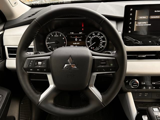 Used 2026 Mitsubishi Outlander SE image 14