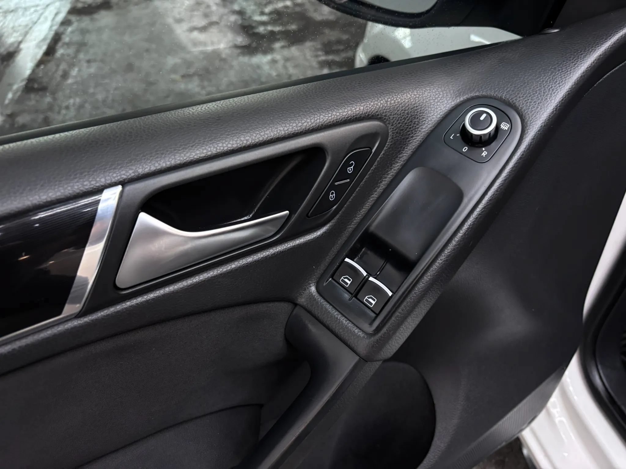 Used 2011 Volkswagen Golf 2-Door FWD image 20