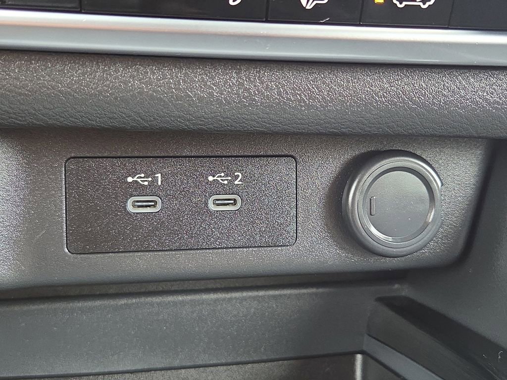 Certified 2025 Nissan Rogue SV image 29