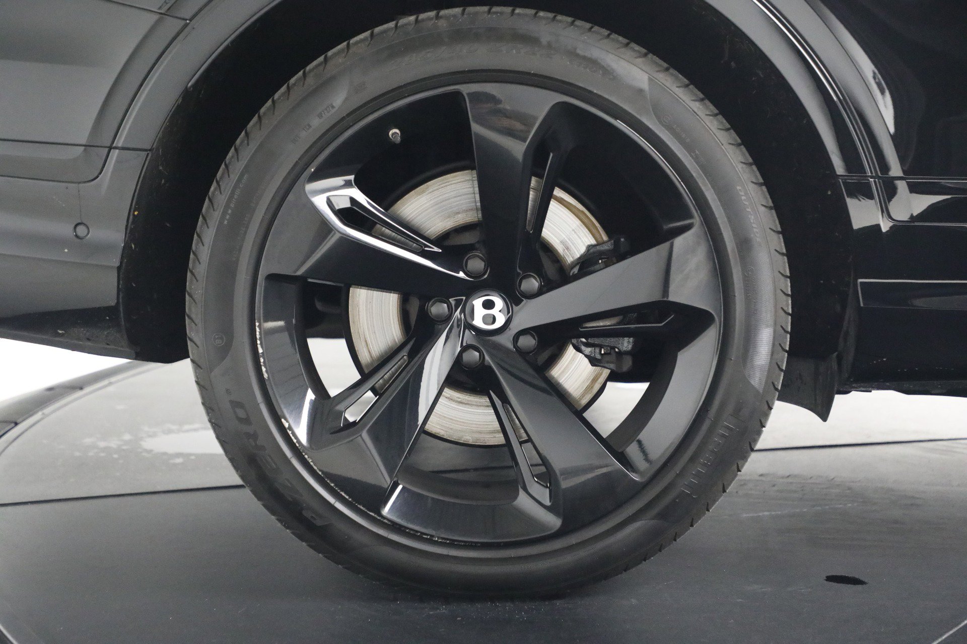 Used 2023 Bentley Bentayga Extended Wheelbase image 16