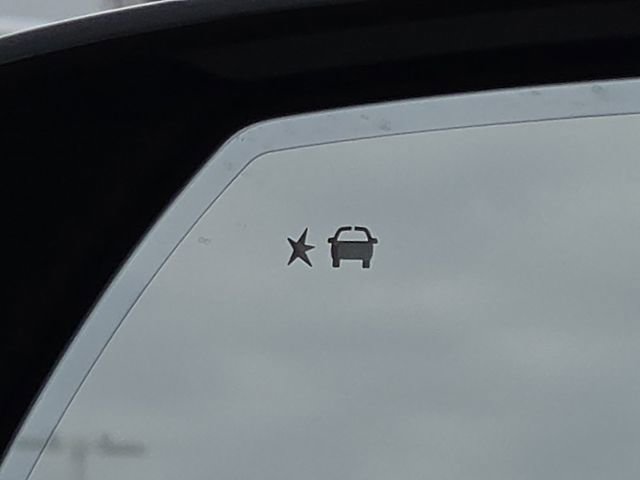 Used 2022 GMC Yukon XL Denali image 11