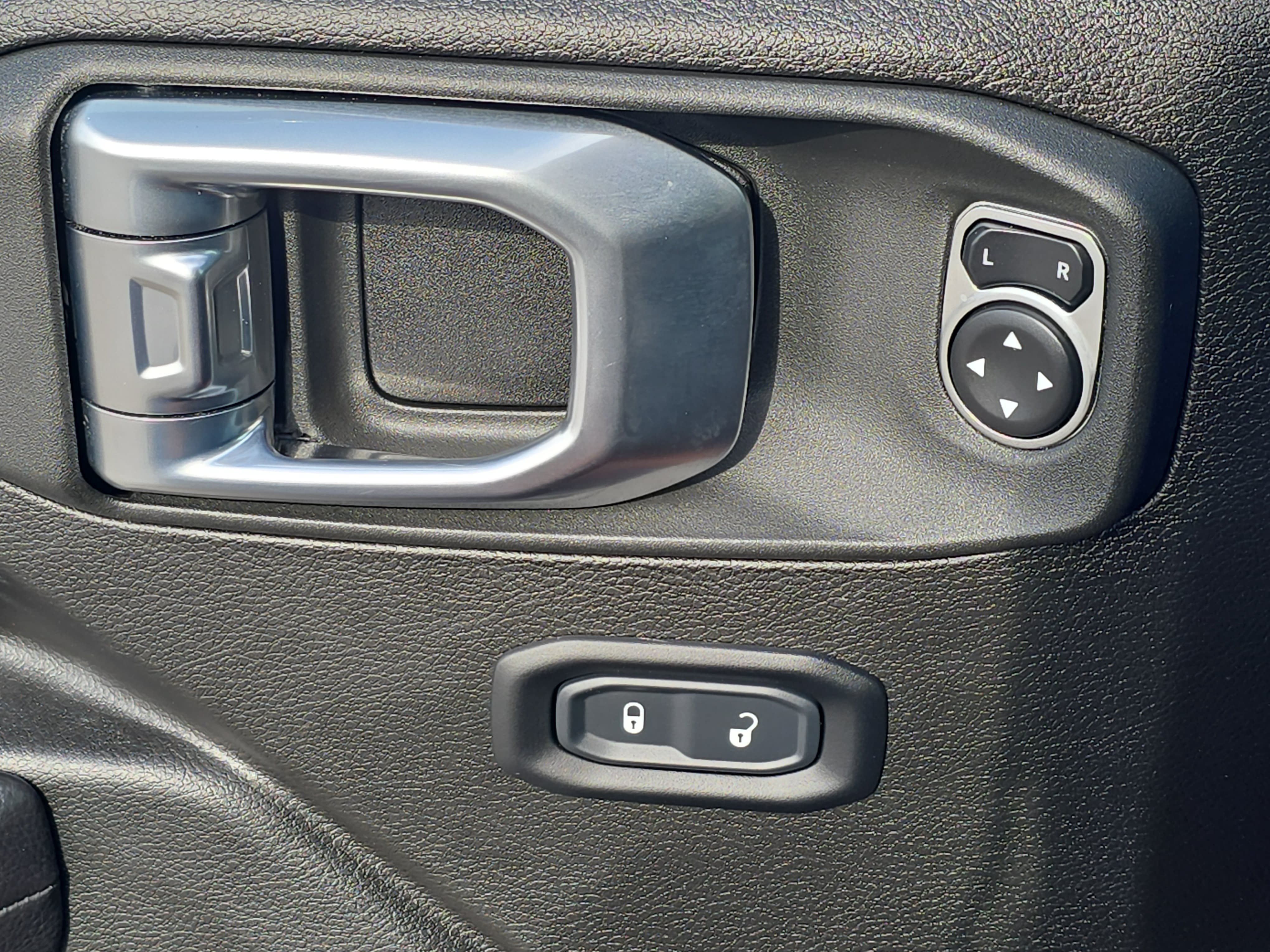 Used 2023 Jeep Wrangler Sport AWD/4WD image 27