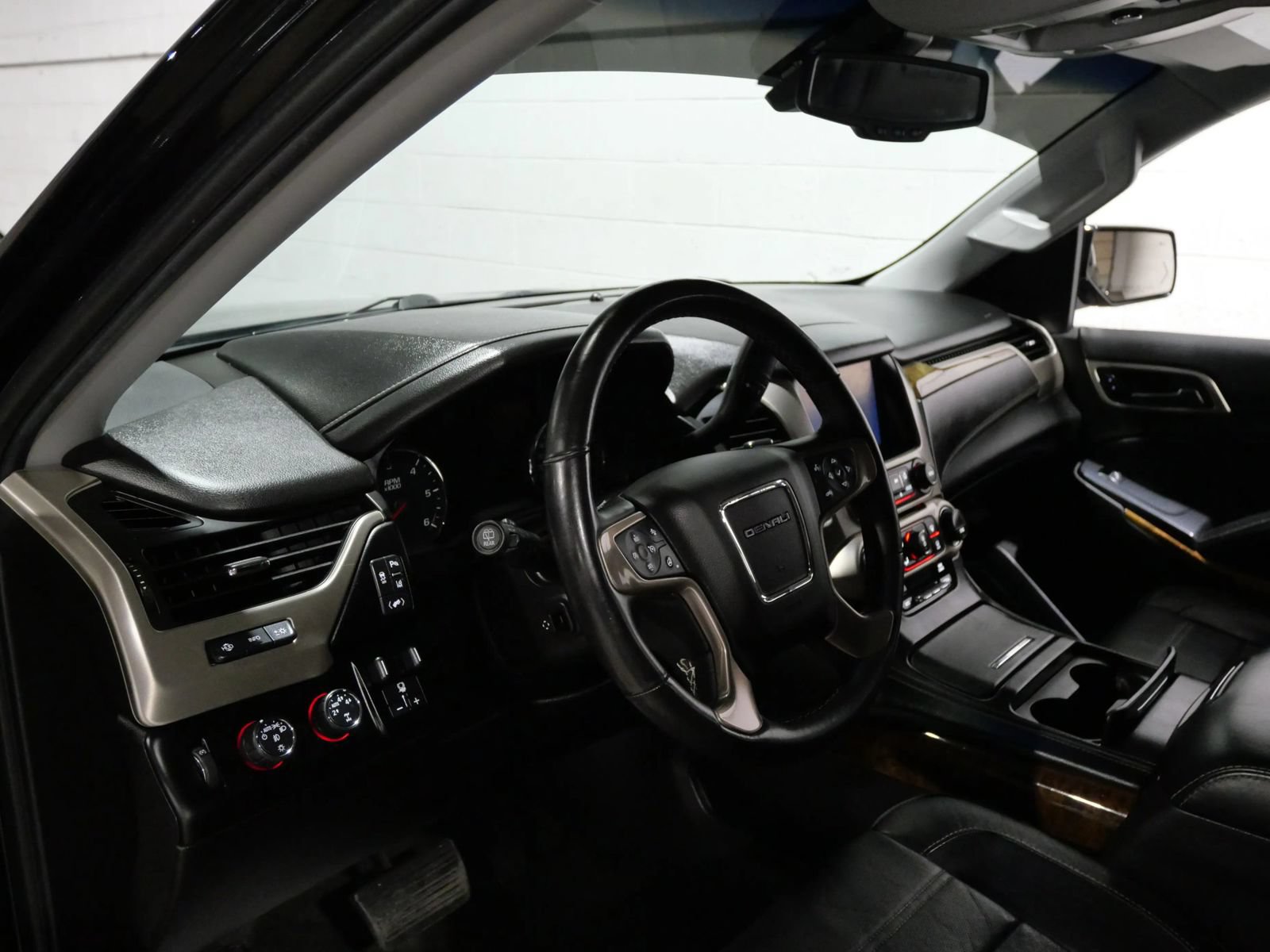 Used 2015 GMC Yukon XL Denali w/ Touring Package AWD/4WD image 8