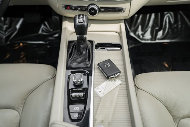 Used 2019 Volvo XC60 T5 Momentum w/ Multimedia Package AWD/4WD image 21
