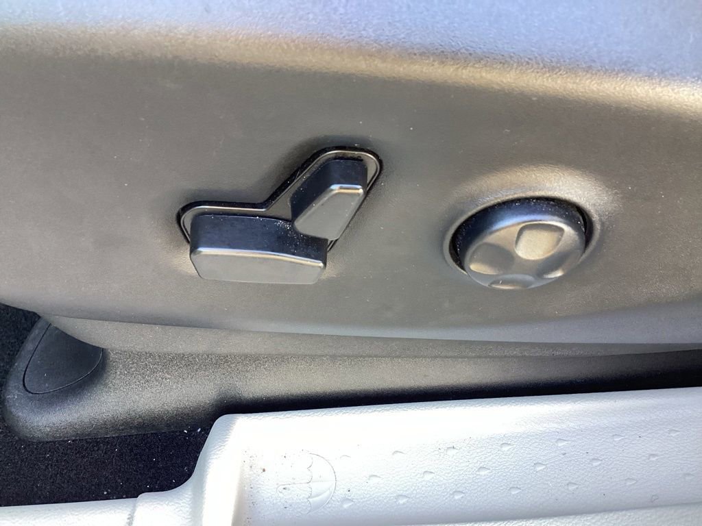 Used 2024 Chrysler Pacifica Select image 22