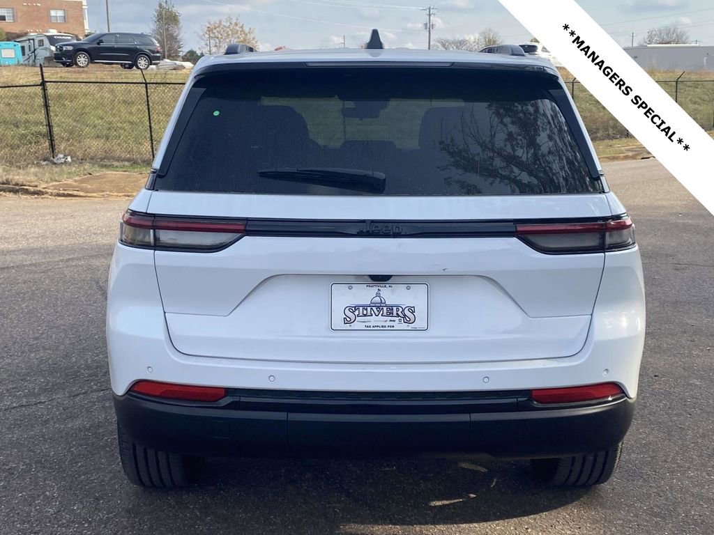 New 2025 Jeep Grand Cherokee Altitude image 35