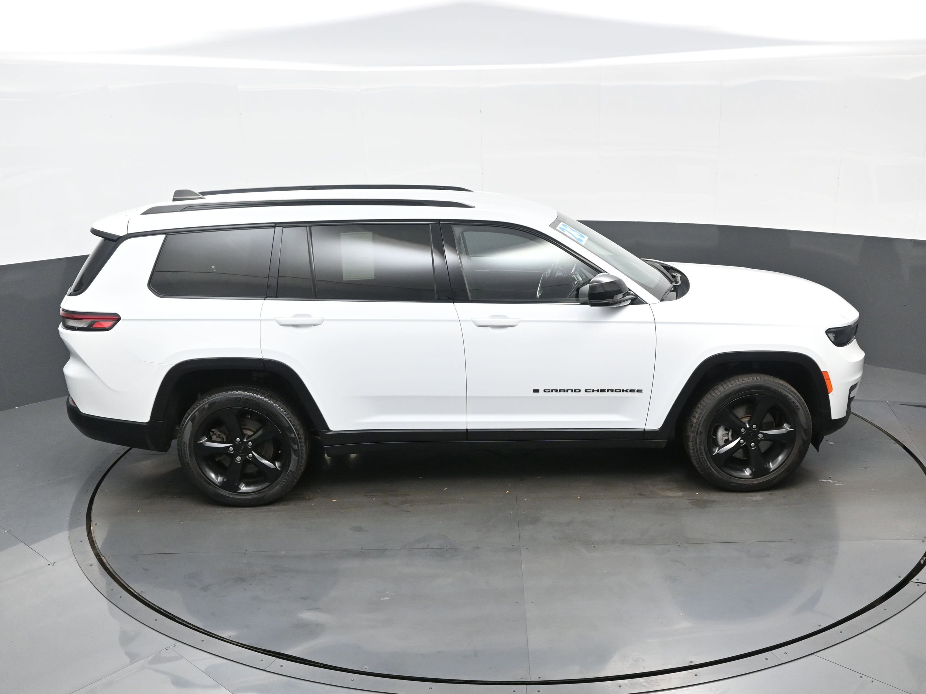 Used 2023 Jeep Grand Cherokee L Limited w/ Black Appearance Package image 41