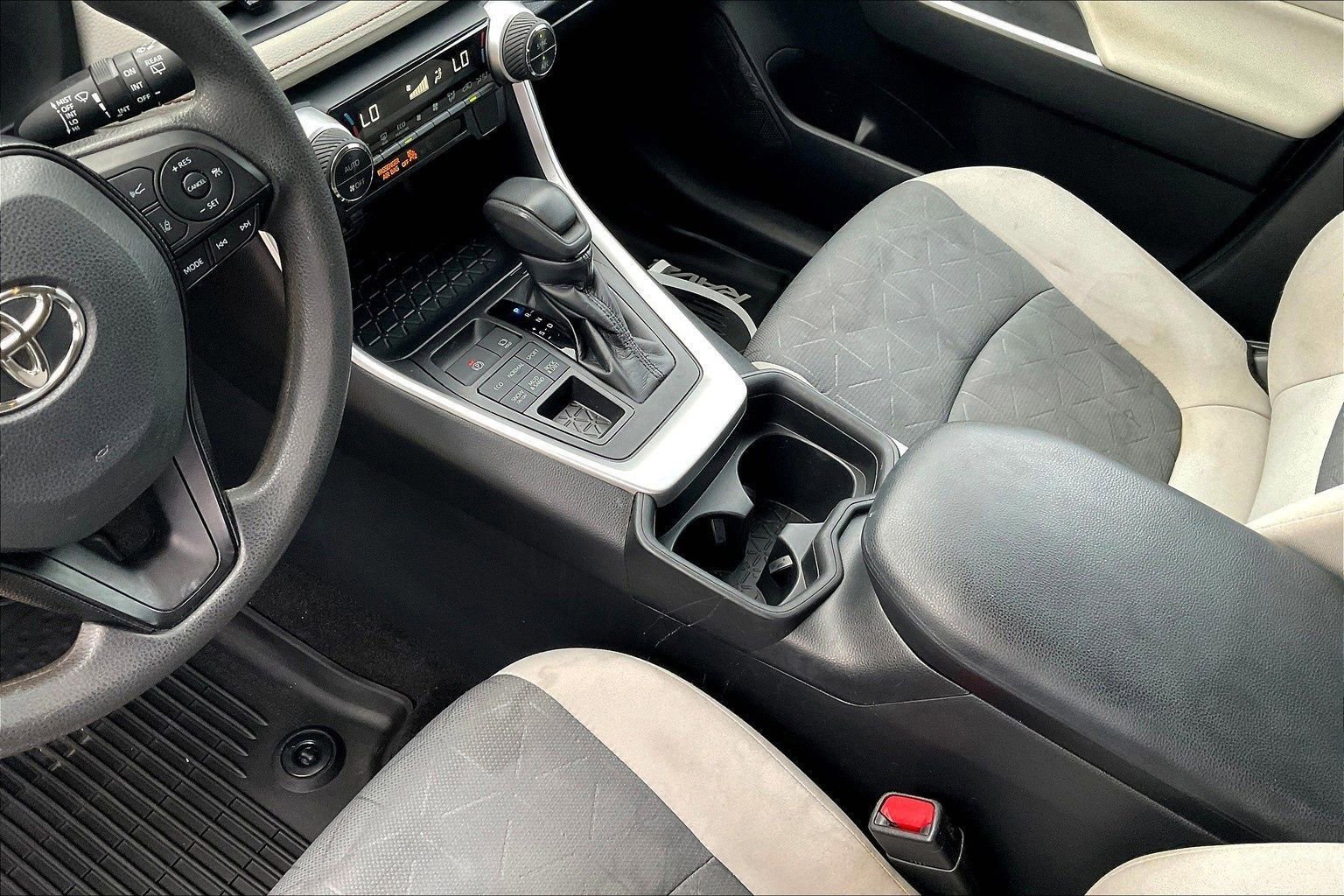 Used 2019 Toyota RAV4 XLE image 19