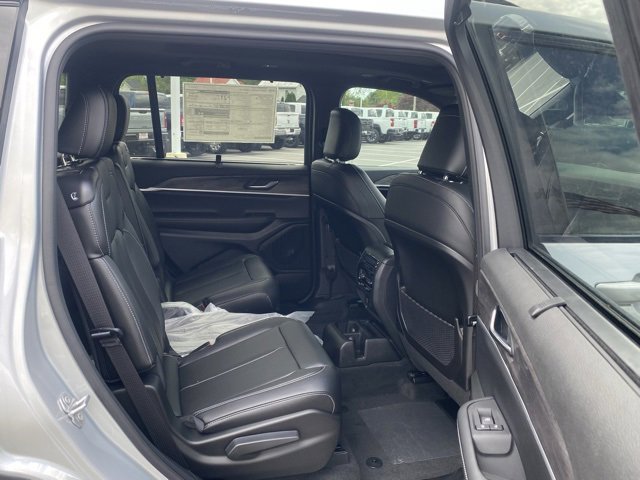 New 2025 Jeep Grand Cherokee L Limited w/ Luxury Tech Group II image 33