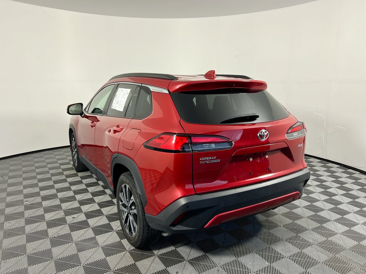 Used 2022 Toyota Corolla Cross XLE FWD image 5