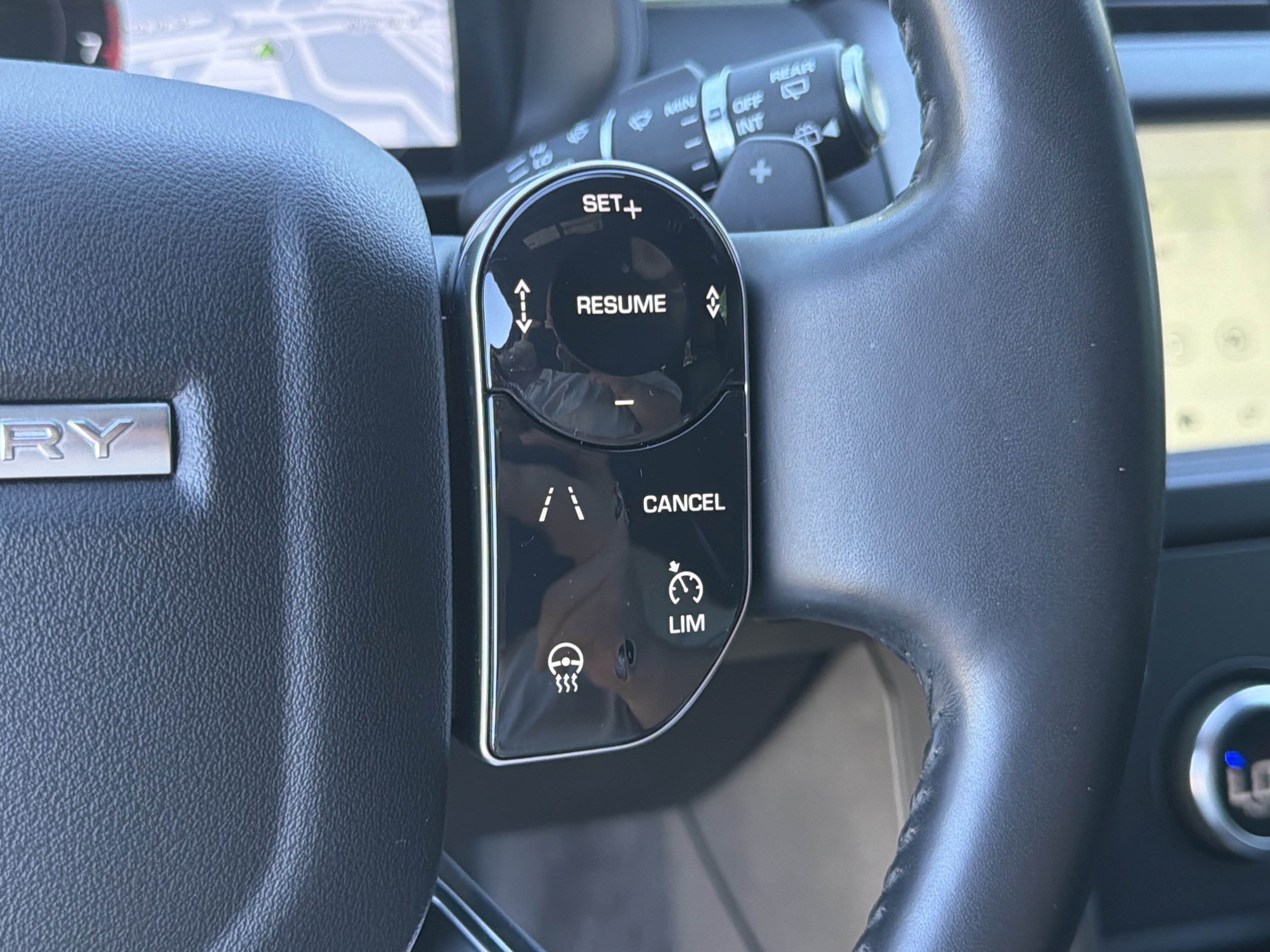 Used 2020 Land Rover Discovery Landmark AWD/4WD image 31
