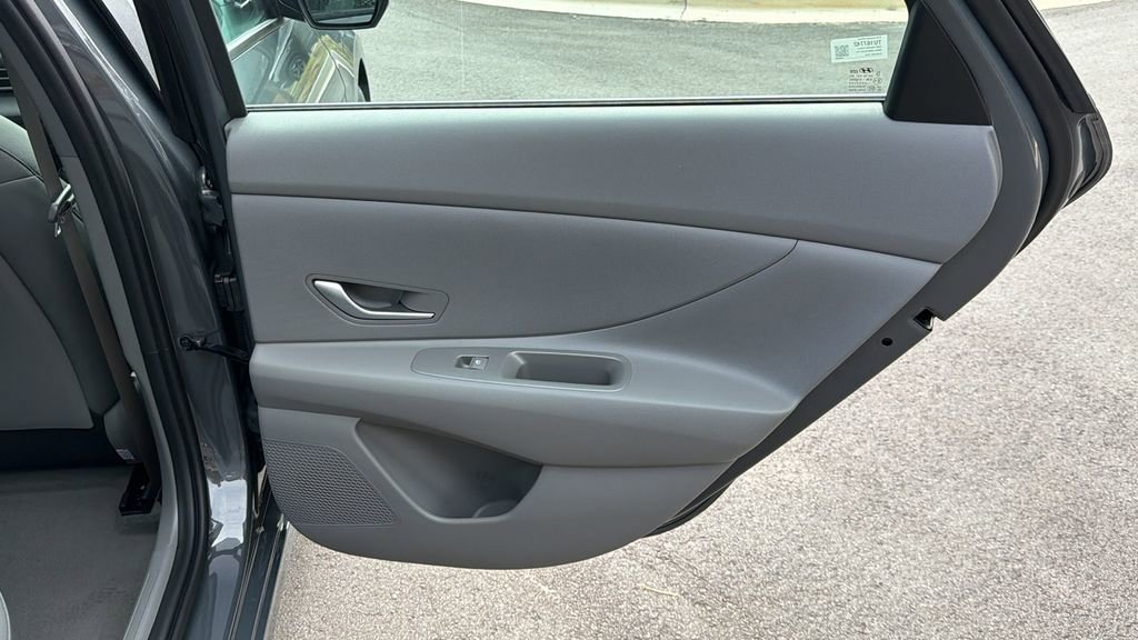 New 2026 Hyundai Elantra SE image 17