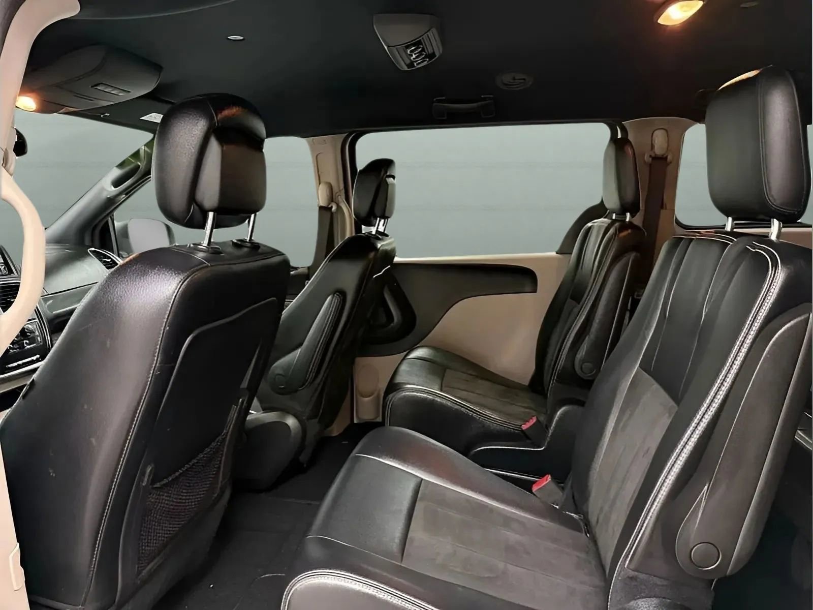 Used 2019 Dodge Grand Caravan SXT FWD image 11