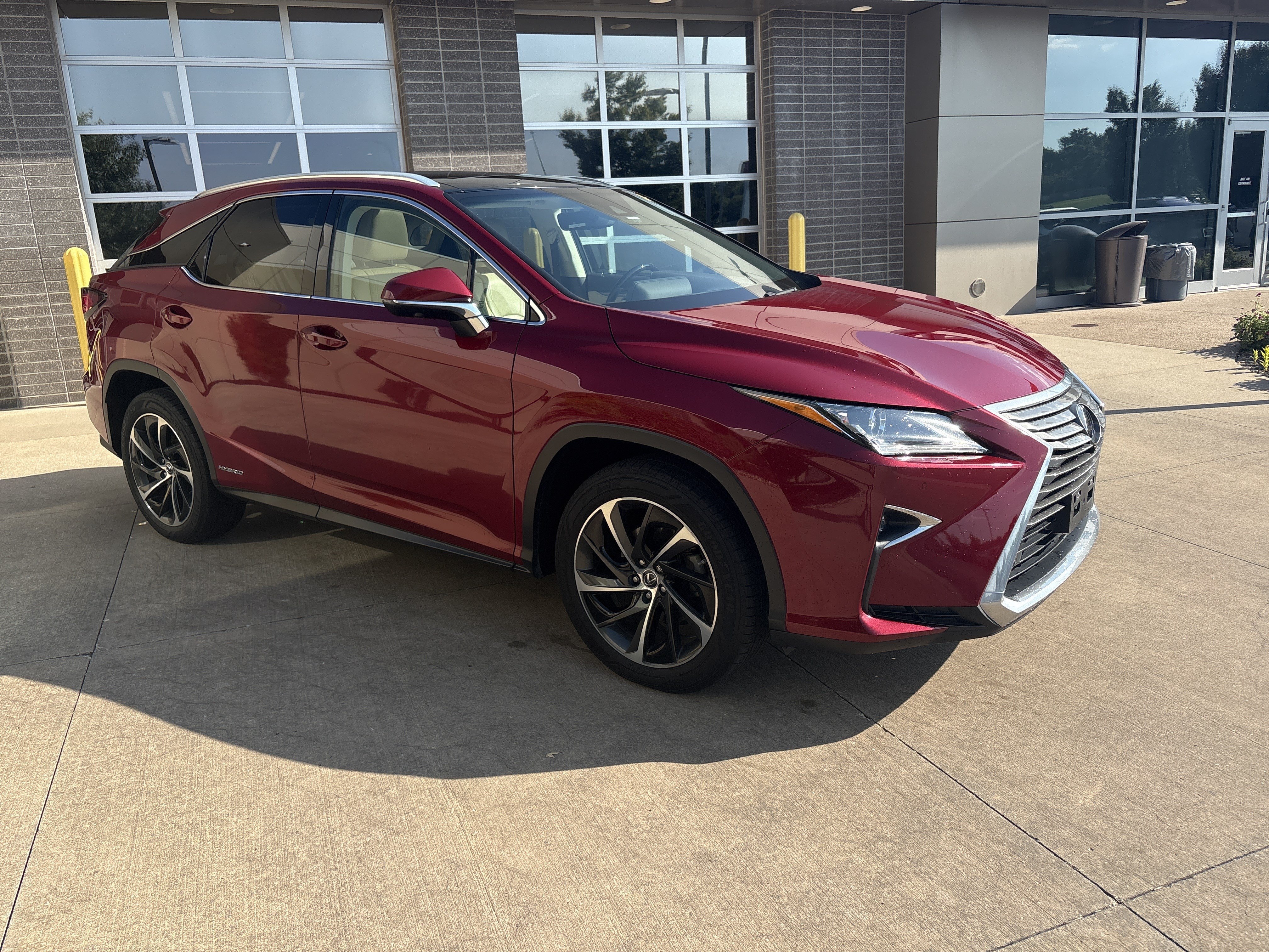 Used 2018 Lexus RX 450h AWD w/ Luxury Package image 2