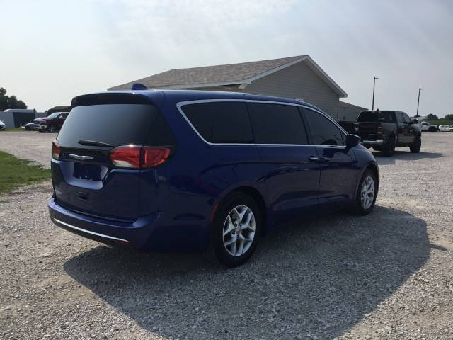 Used 2018 Chrysler Pacifica Touring Plus w/ Tire & Wheel Group FWD image 3