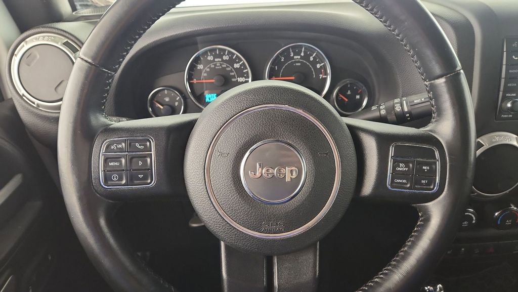 Used 2016 Jeep Wrangler Unlimited Rubicon w/ Connectivity Group AWD/4WD image 12