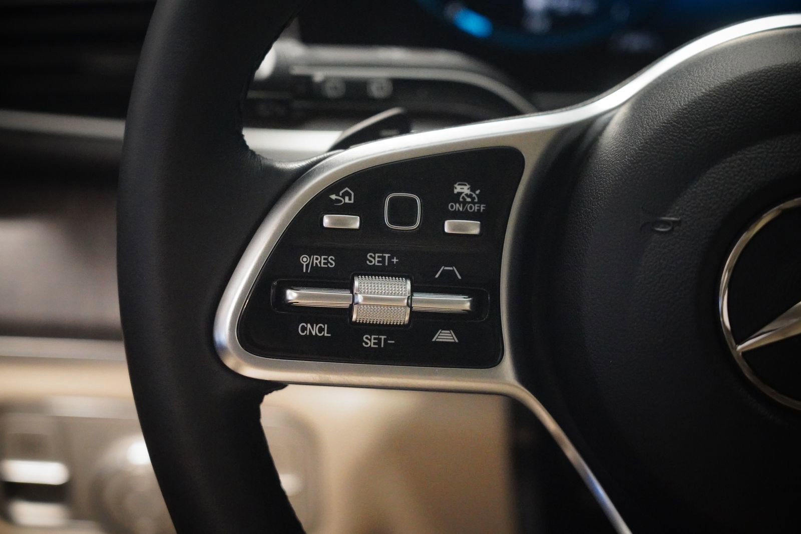 Used 2023 Mercedes-Benz GLS 580 4MATIC image 17