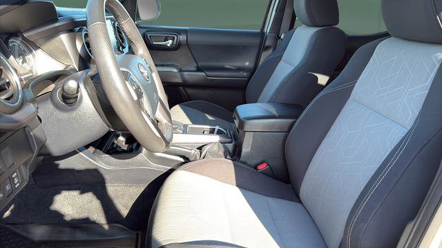 Used 2020 Toyota Tacoma TRD Off-Road w/ Technology Package AWD/4WD image 21