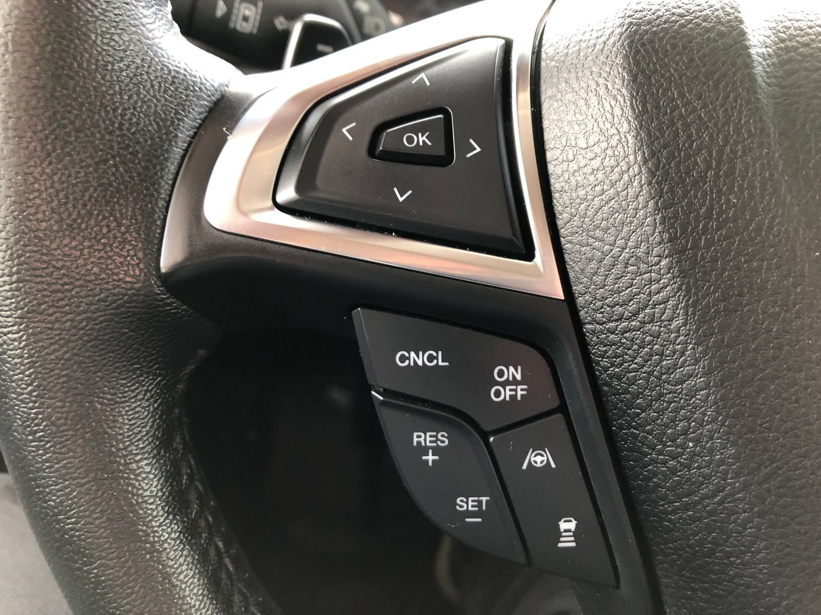 Used 2020 Ford Edge Titanium w/ Class II Trailer Tow Package AWD/4WD image 37