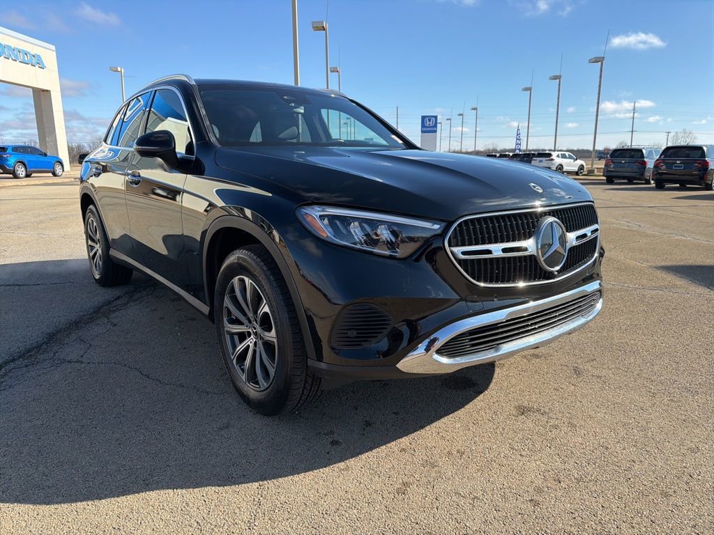 Used 2024 Mercedes-Benz GLC 300 4MATIC image 3