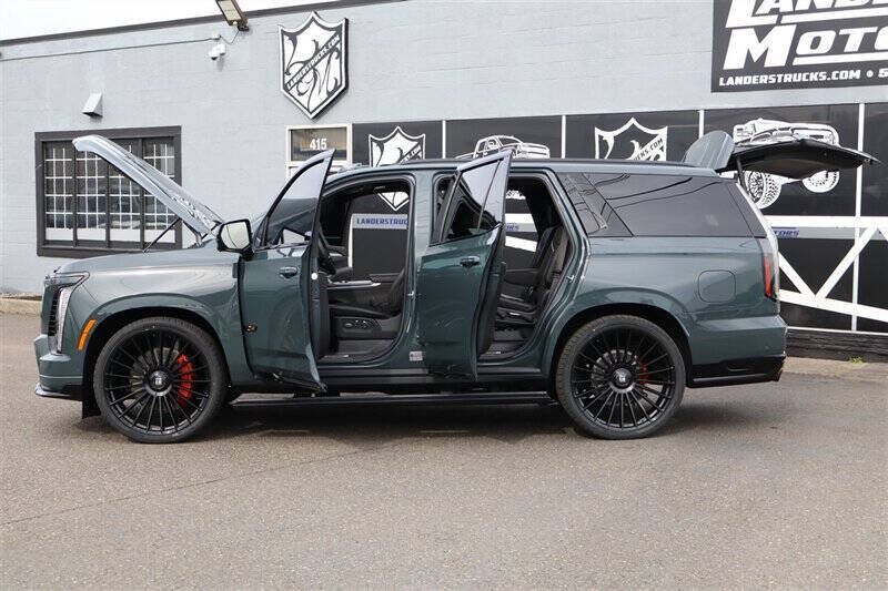 Used 2026 Cadillac Escalade V w/ LPO, ONYX Package AWD/4WD image 36