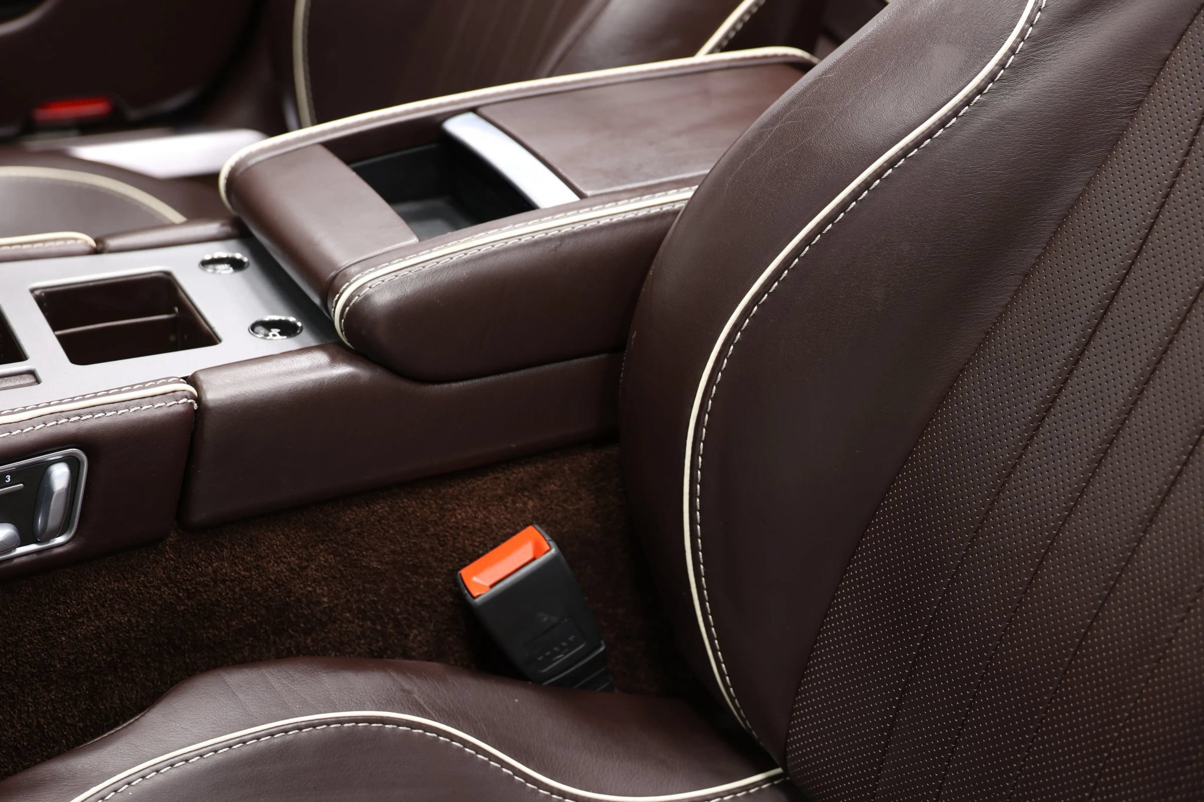 Used 2016 Aston Martin DB9 GT RWD image 19