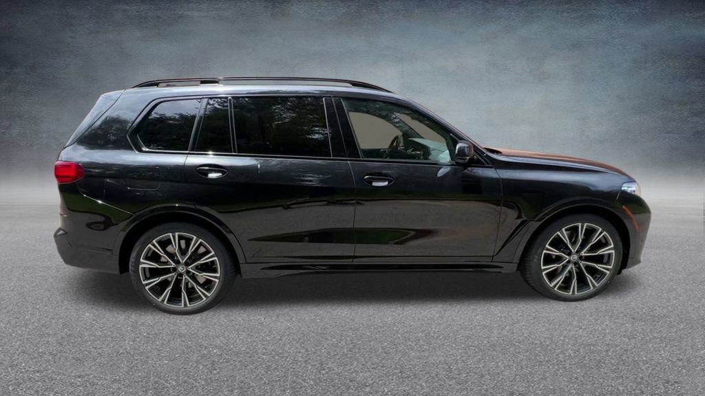 Used 2022 BMW X7 M50i image 30