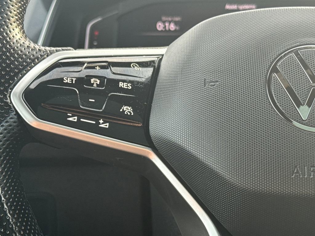 Used 2022 Volkswagen Tiguan SEL R-Line image 21