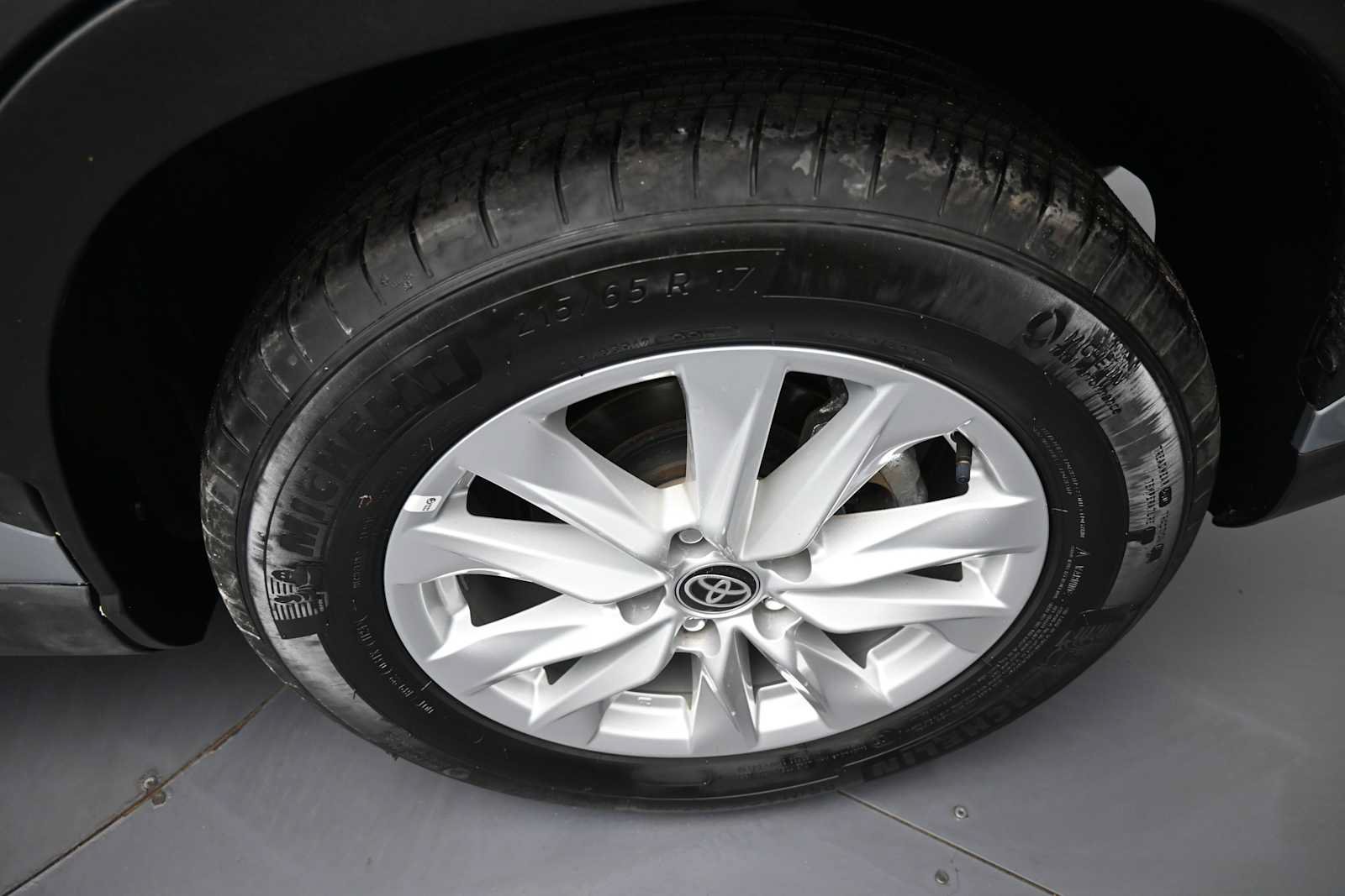 Used 2024 Toyota Corolla Cross LE w/ Moonroof Package AWD/4WD image 14