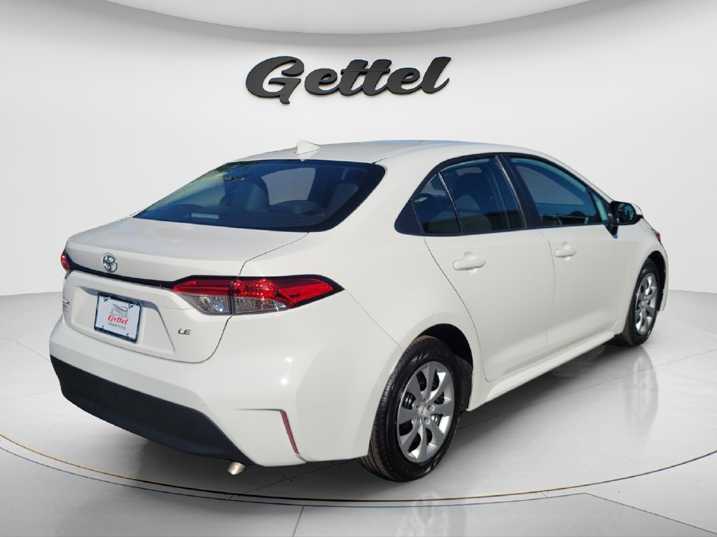 Used 2025 Toyota Corolla LE FWD image 4
