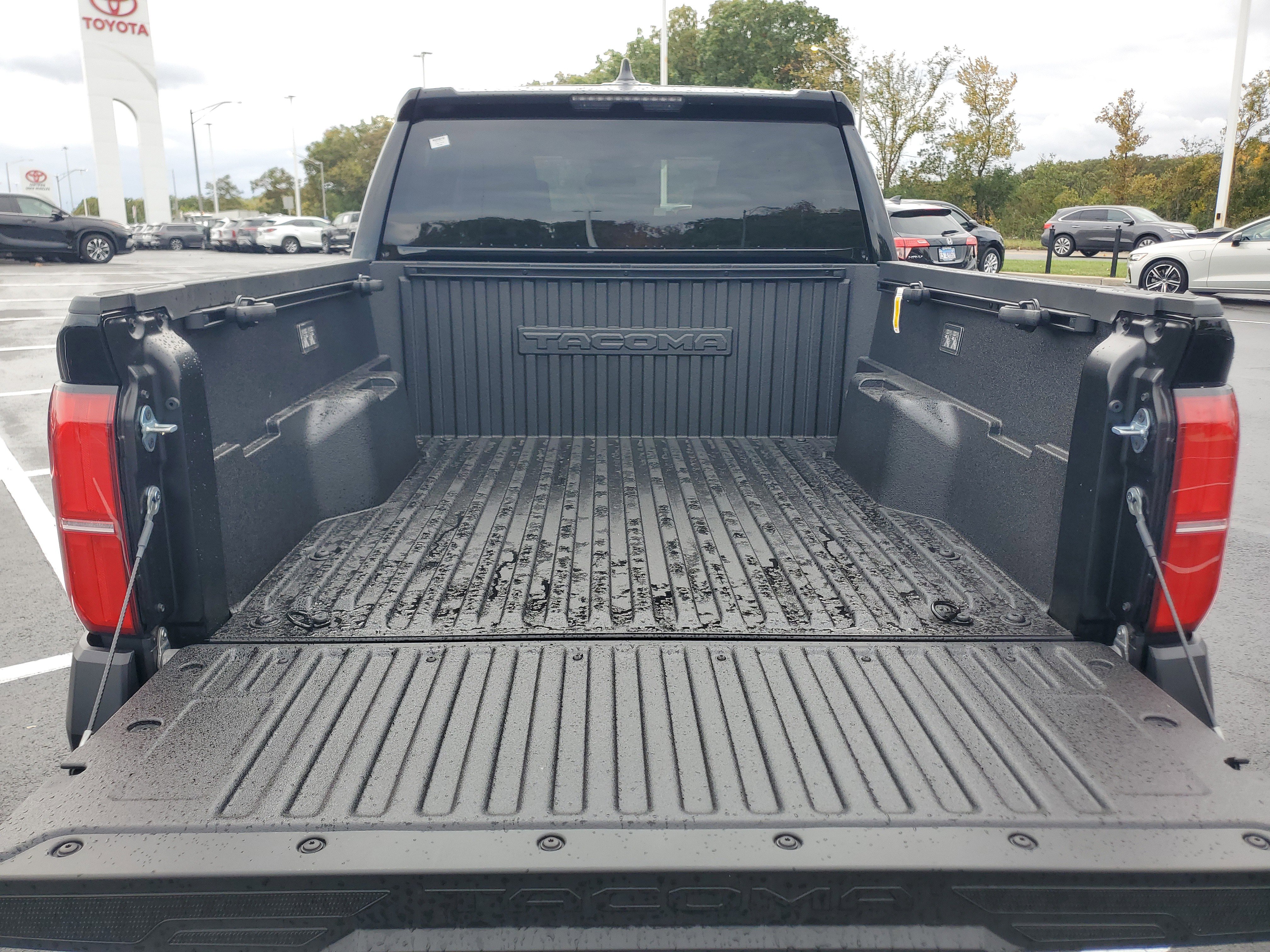 Used 2025 Toyota Tacoma SR image 9