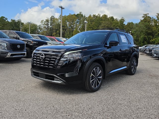 New 2026 Nissan Pathfinder Platinum FWD image 4