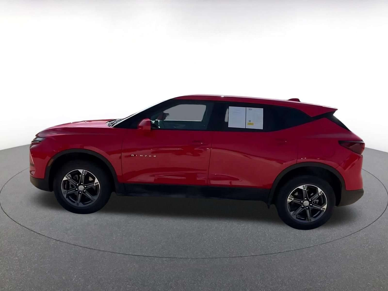 Used 2025 Chevrolet Blazer LT FWD image 8