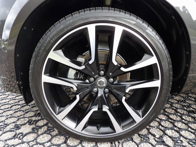 Certified 2024 Volvo XC60 B5 Ultimate w/ Protection Package Premier image 28