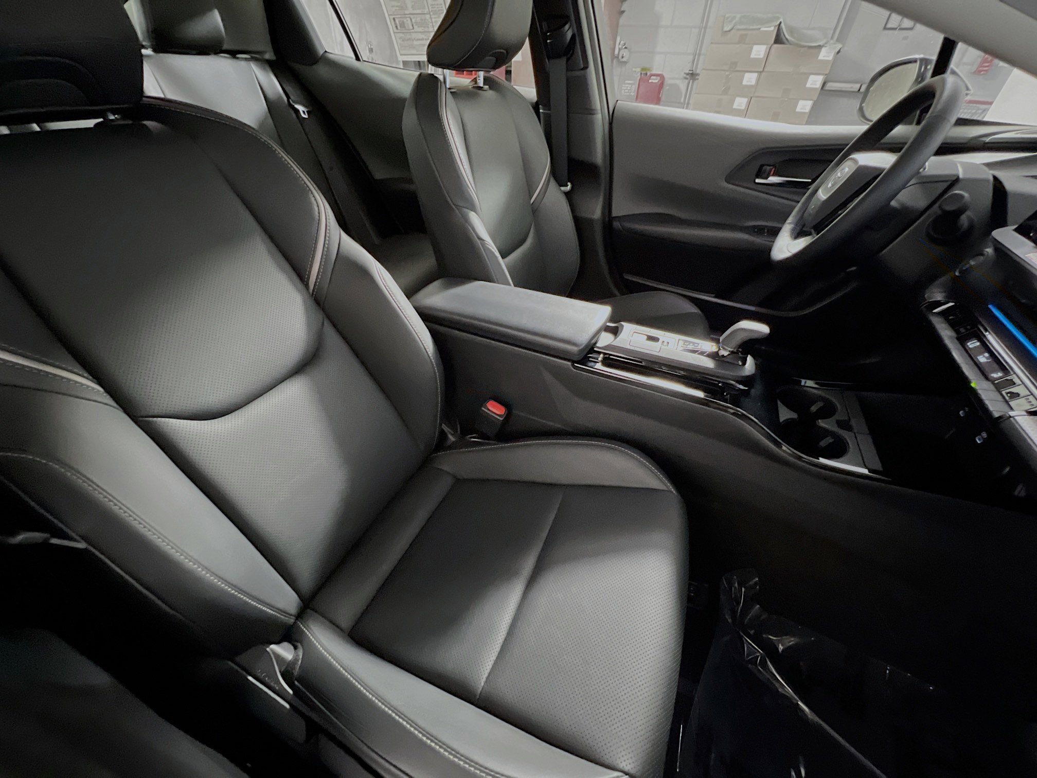 Used 2025 Toyota Prius XLE FWD image 31
