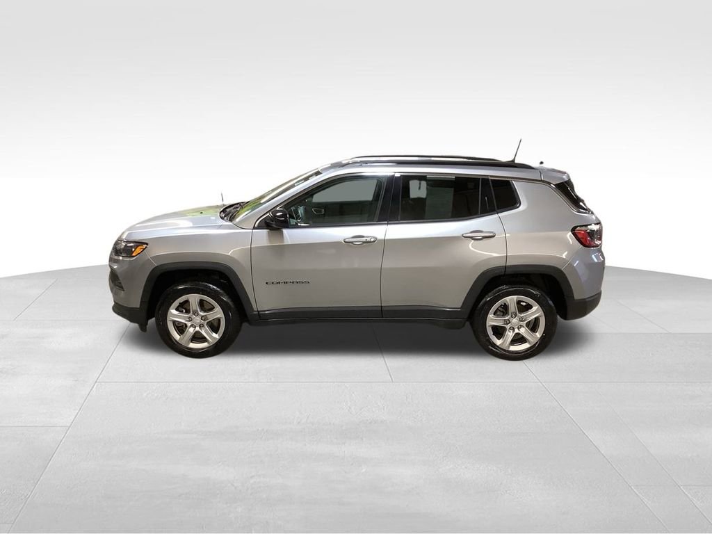 Used 2023 Jeep Compass Latitude image 7