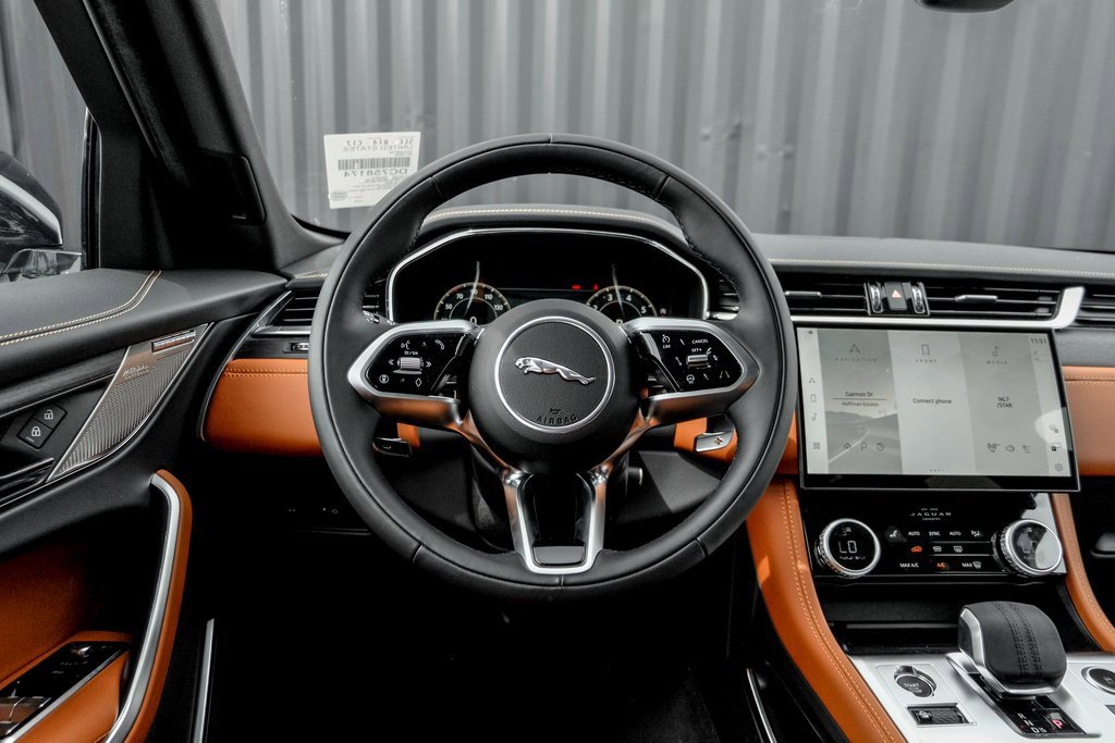 New 2026 Jaguar F-PACE R-Dynamic S image 17