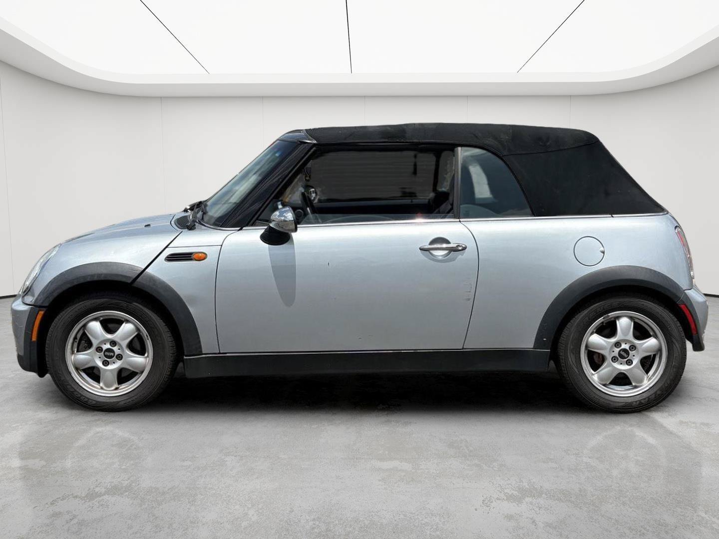 Used 2005 MINI Cooper Convertible FWD image 5