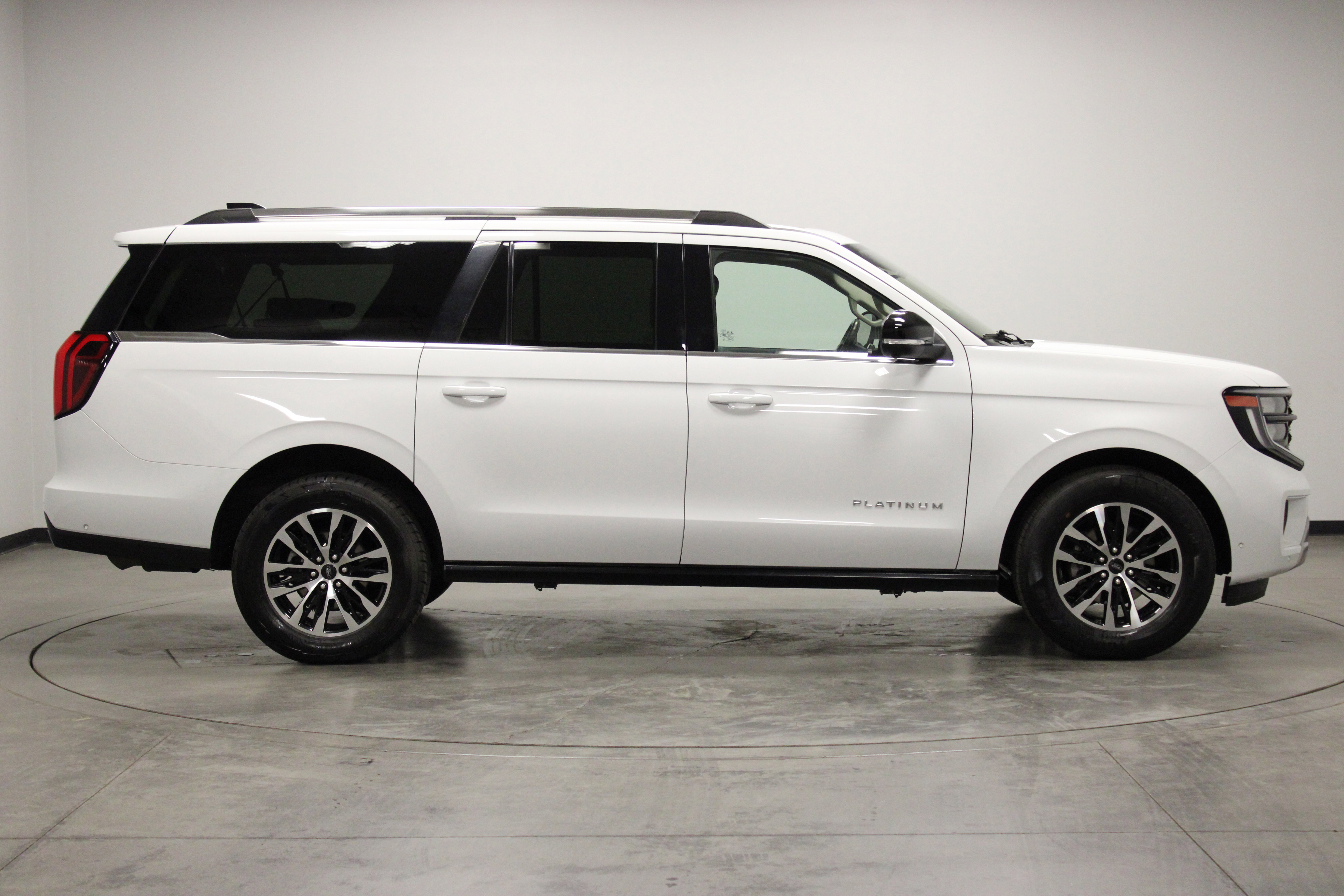 Used 2025 Ford Expedition Max Platinum AWD/4WD image 9
