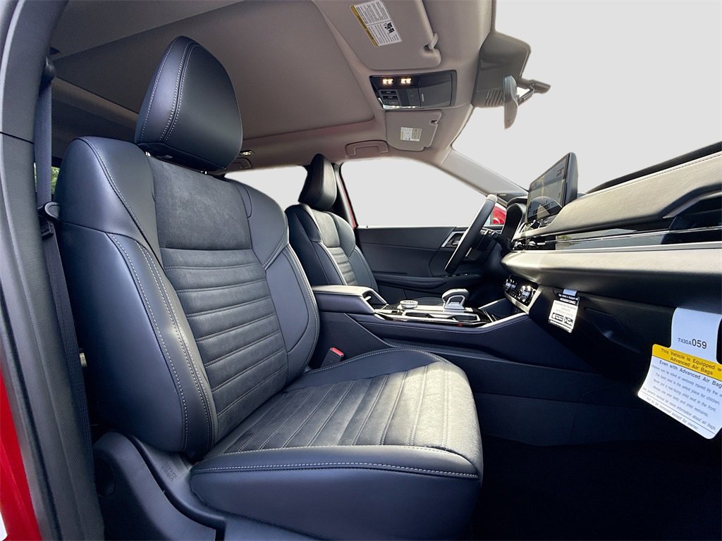 New 2025 Mitsubishi Outlander SE image 31