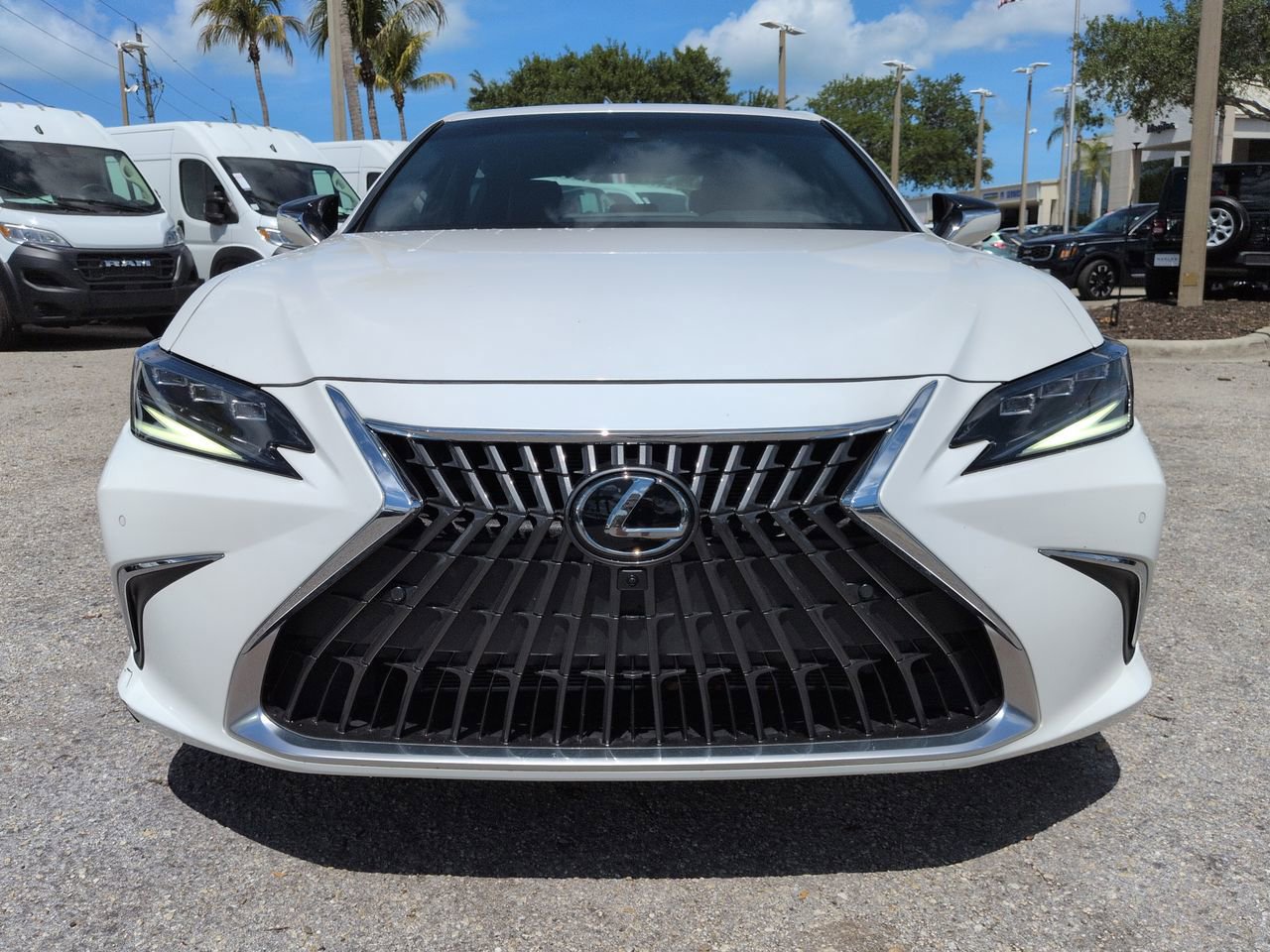 Used 2023 Lexus ES 350 Ultra Luxury w/ Accessory Package (Z1) FWD image 3