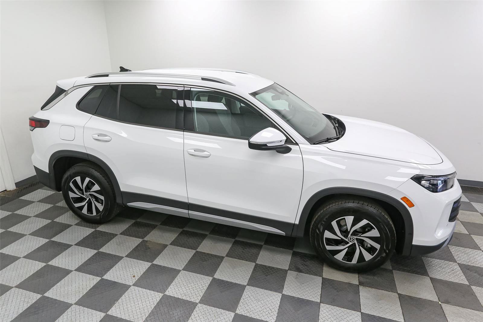 New 2026 Volkswagen Tiguan S AWD/4WD image 5