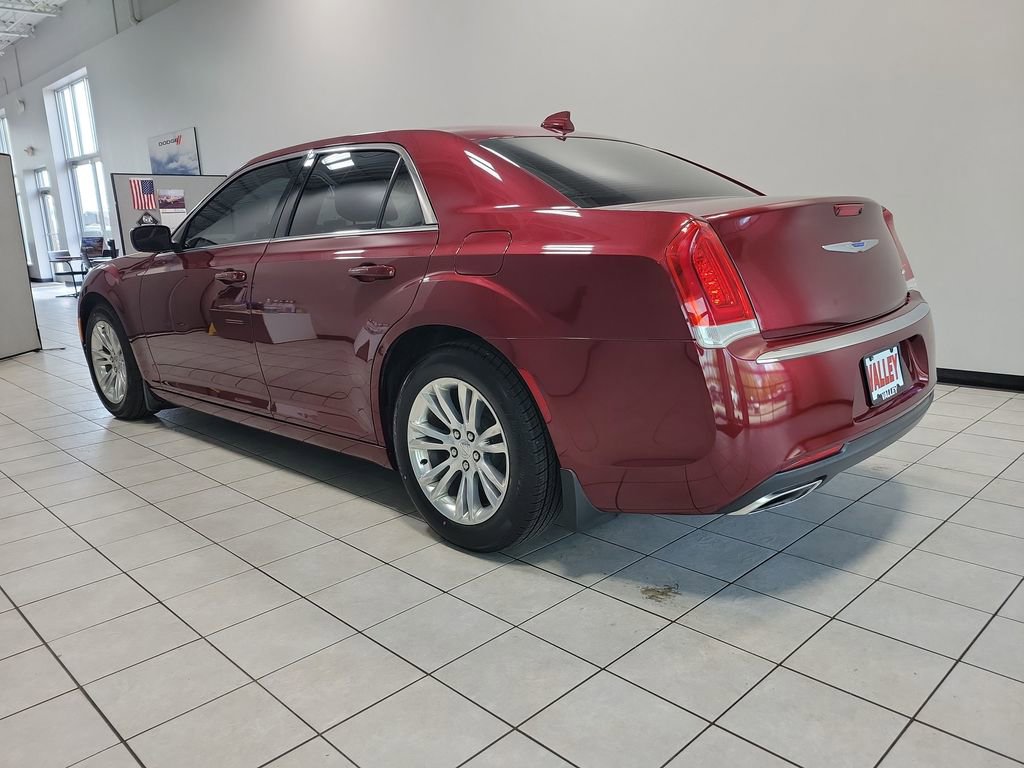 Used 2019 Chrysler 300 Touring w/ Driver Convenience Group RWD image 8