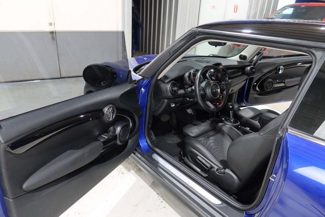 Used 2019 MINI Cooper S w/ Signature Upholstery Package FWD image 16